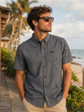 O'Neill Men's Short-Sleeve Button-Down Shirt in Charcoal with Palm Print